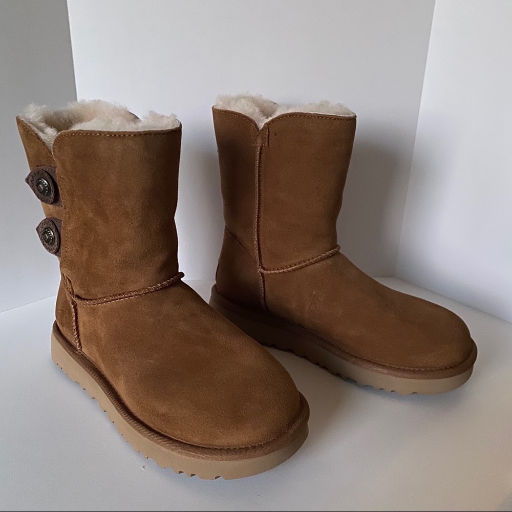 NEW!! Ugg Marciela Genuine Shearling lined boots